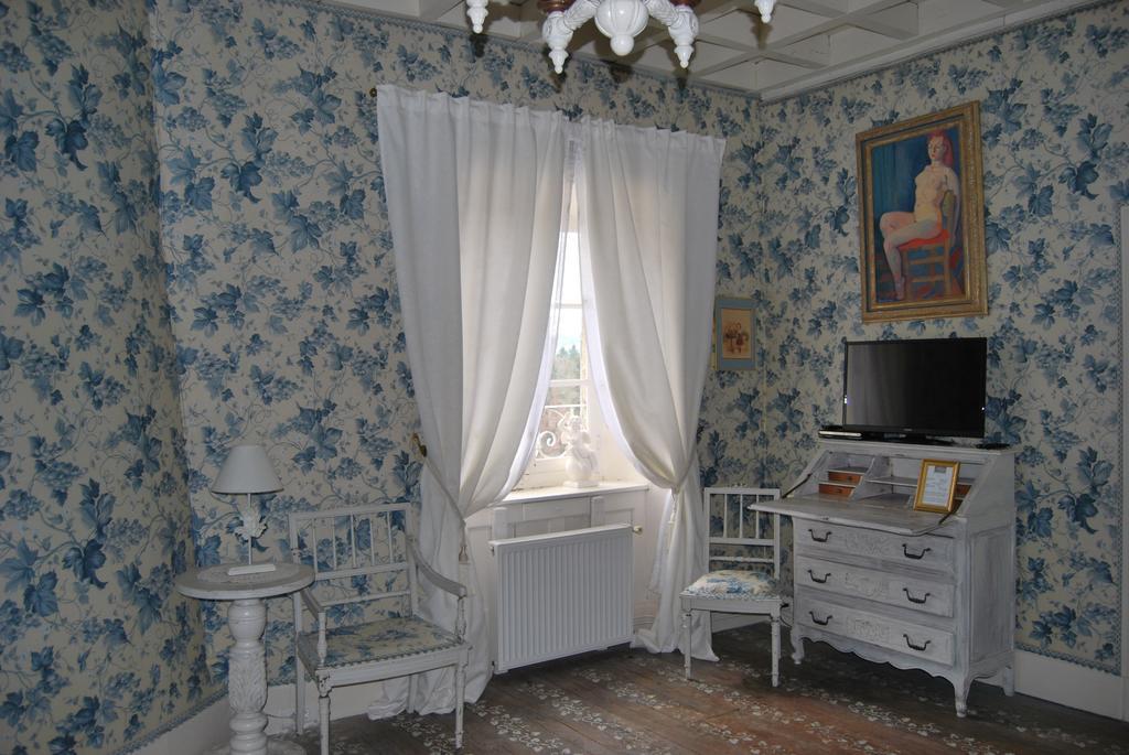 Chateau De Chantelauze Olliergues Ruang foto