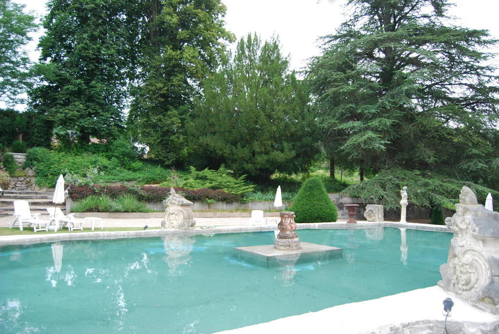 Chateau De Chantelauze Olliergues Bagian luar foto