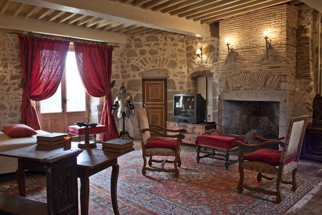 Chateau De Chantelauze Olliergues Ruang foto